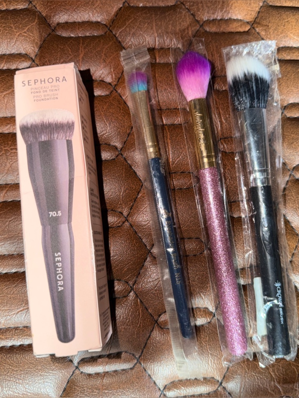 NWT- BUNDLE OF MAKEUP BRUSHES